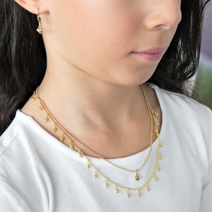 Halskette Lia Gold 40cm auf Model Liara